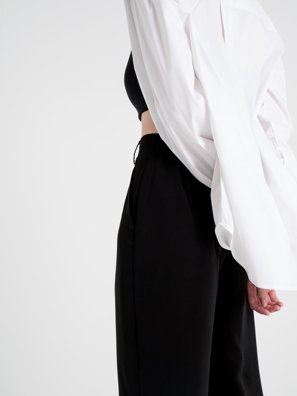 Neucvr Classic - Pleated Wide Pants