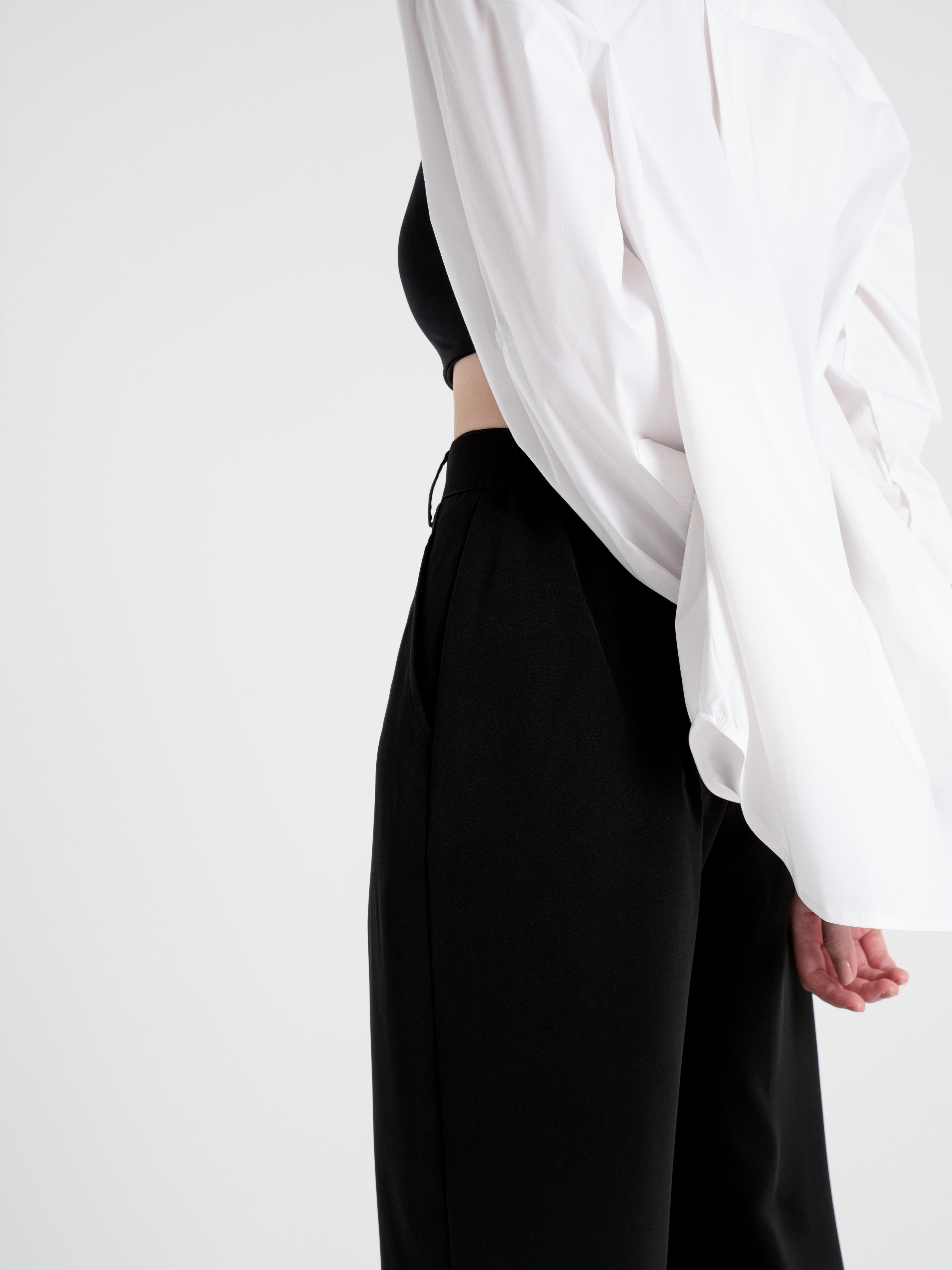 Neucvr Classic - Pleated Wide Pants