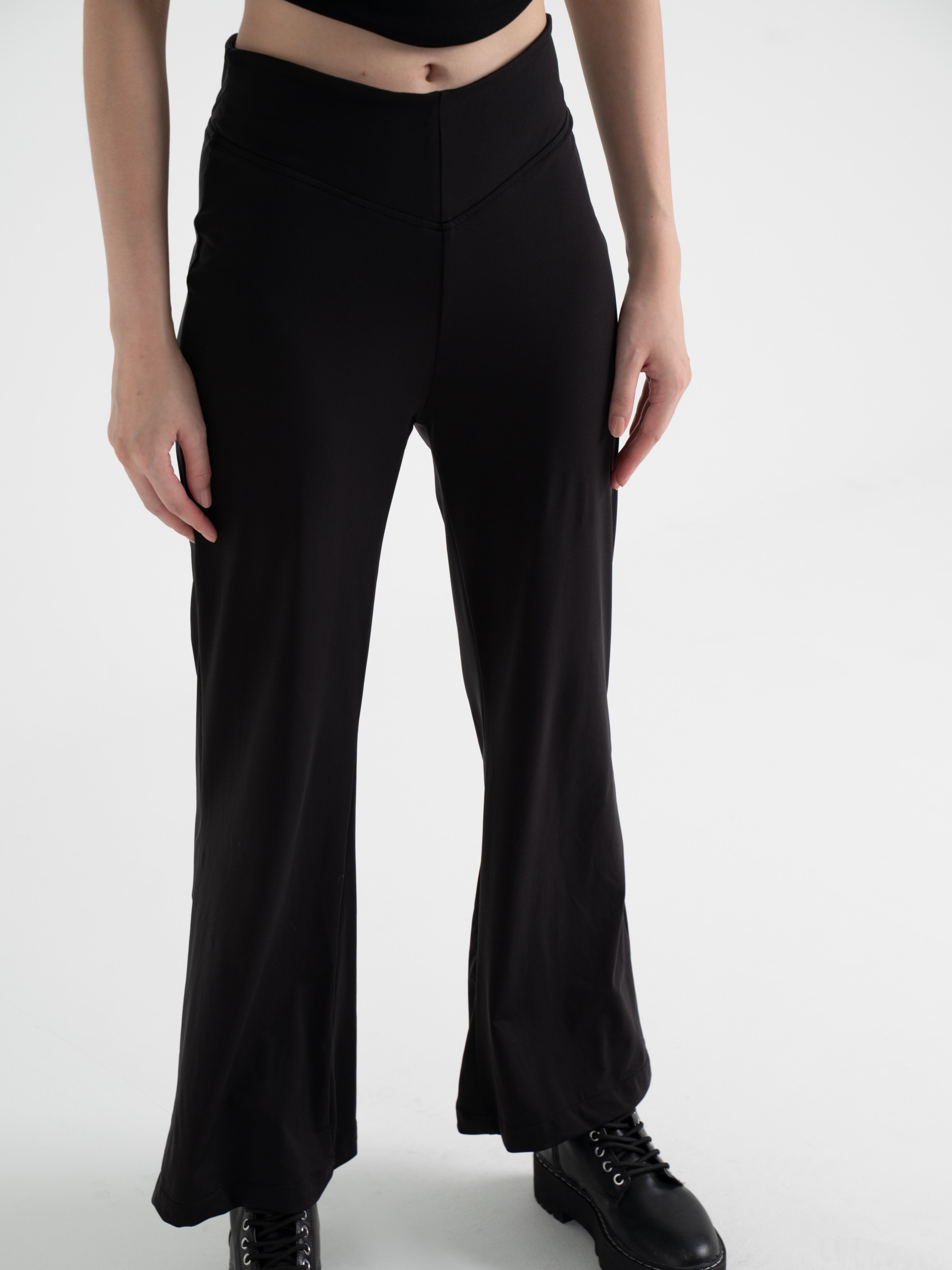 NCVR - Kick Flare V Pants